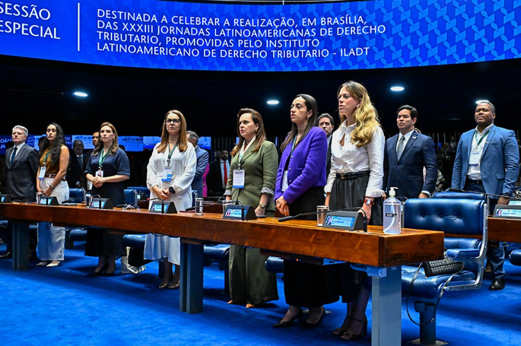 Importância do direito tributário é destacada em sessão especial
